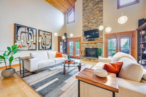 Poulsbo House | Gorgeous Home with Mt Rainier Views 4 Mi to Poulsbo