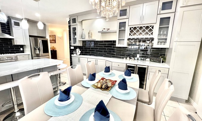 Garden Grove House | Gorgeous House near Disney!