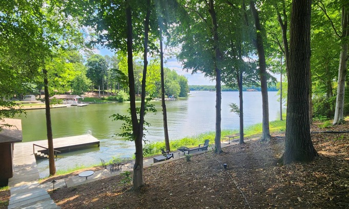 Mineral House | Gorgeous inside & out and VIEWS! New stone walkway to lake, fire pit & More!