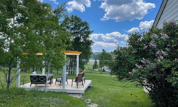 Lone Butte House | Gorgeous Lakeview The Imperial Ranchettes Guest Suite in Horse Lake