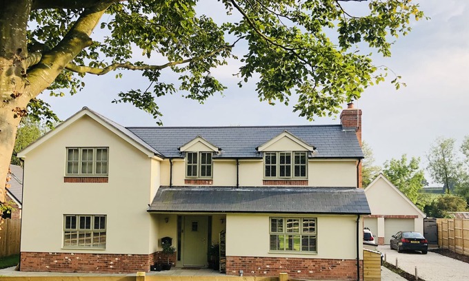 St Martins House | Gorgeous loft set in tranquil grounds with views of the Llangollen canal.