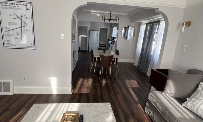 Milwaukee House | Gorgeous MKE Mid Century Modern Close to Airport-Downtown-Hospitals Pet Friendly
