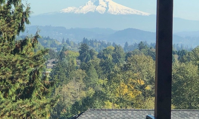 Mount Park House | Gorgeous Mountain Views - 10 min to downtown