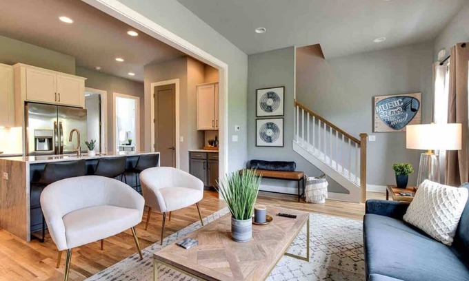 Haynes Area House | Gorgeous Nashville Home Rooftop Skyline Views