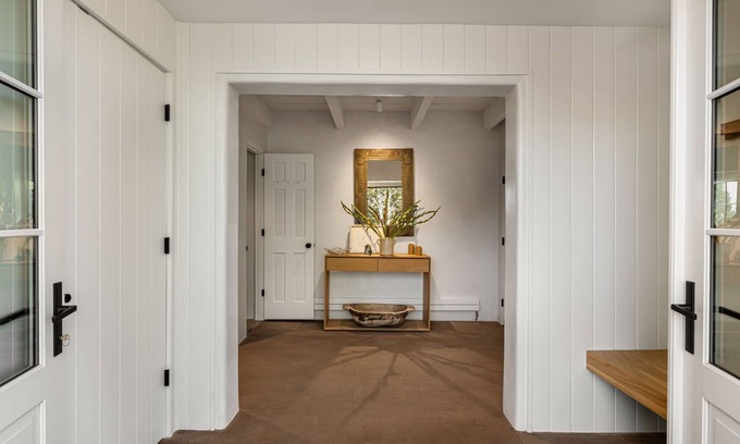 Northeast Santa Fe House | Gorgeous Newly Renovated Luxury Home Located 1 mile to Plaza Avail May 23- Aug 7