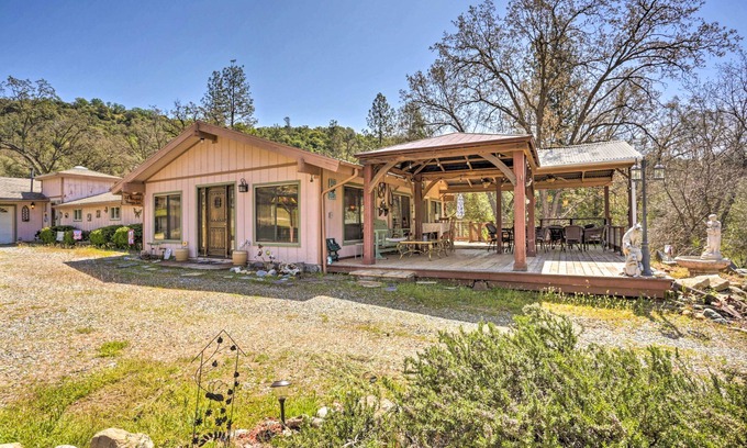 Oakhurst House | Gorgeous Oakhurst Retreat w/Swimming Hole!