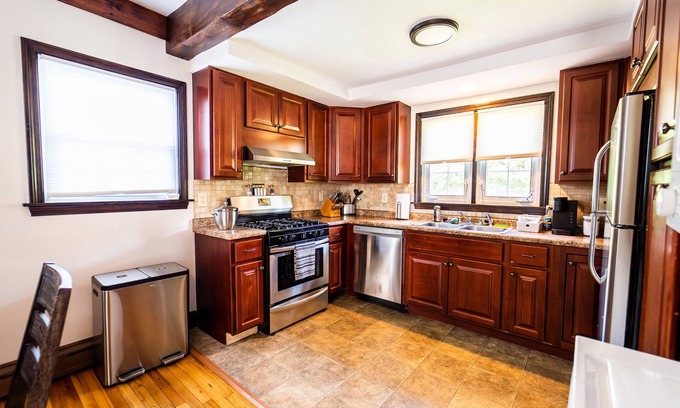 Fall River Condo | Gorgeous Ocean View Condo: 2 Bedroom Condo with 3 Queen Beds and Sleeps 6 Comfy!