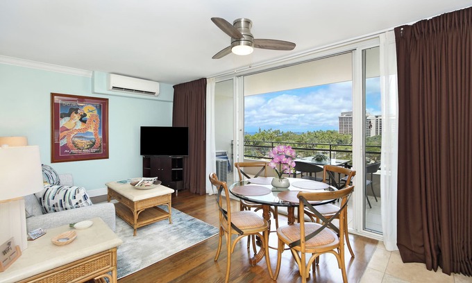 Waikiki Condo | Gorgeous partial Ocean View in the Heart of Waikiki! FREE Parking & Wi-Fi!