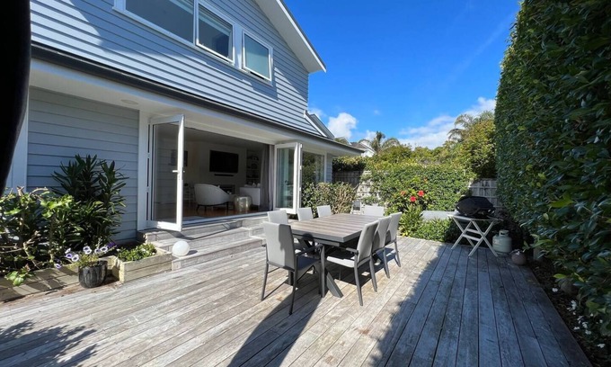 Takapuna House | Gorgeous private Garden with Jacuzzi
