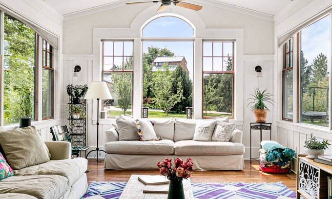 Boulder House | Gorgeous Spacious Family-friendly Country Home in Boulder