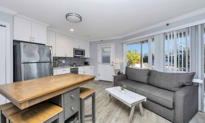 Napeague Apartment | Gorgeous Studio Apartment with 1 Bath and Balcony