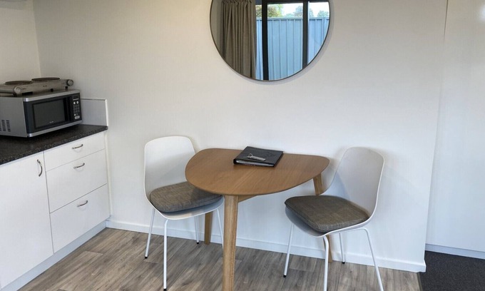Havelock North Apartment | Gorgeous Studio Unit in rural setting