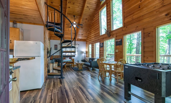 Slade Apartment | Gorgeous View Cabin - in Red River Gorge, KY