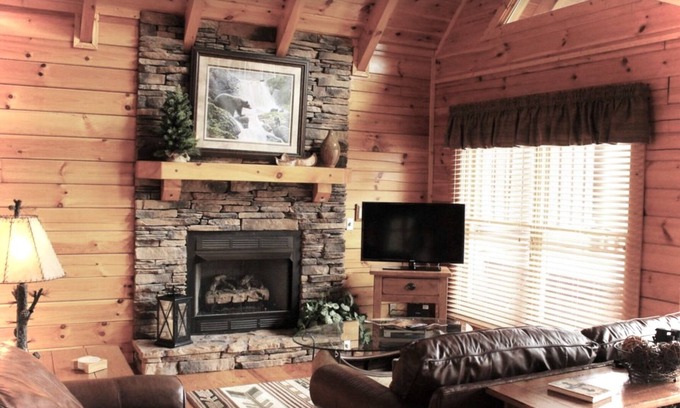 Gatlinburg - Pigeon Forge Cabin | GORGEOUS VIEWS of the SMOKIES ~ Centrally Located ~ Wifi ~ DreamBeds ~ Keurig