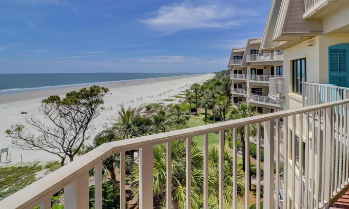 Beach Lagoon Villa | Gorgeous Views 4th Floor Direct Oceanfront Condo Updated with New furniture New floors