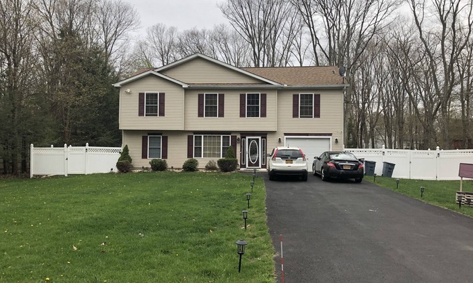 Pocono Summit House | Gorgeous Villa in Pocono nr Ski Slopes, Camelback, Kalahari w Games Rm & Hot tub