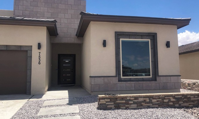 Chamberino House | Gorgeous West Side Desert Oasis