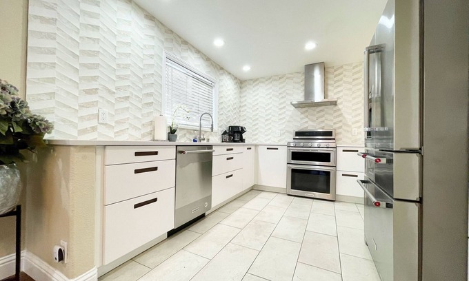 Rose Garden House | Gourmet Kitchen + Private Front Yard + Parking