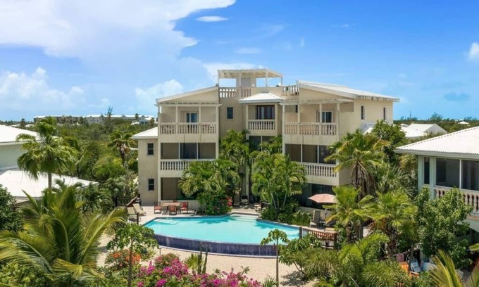 Leeward Settlement House | Grace Bay, Pool, Great Reviews! (#2,3)