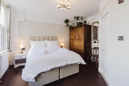 Tring Apartment | Grace's Guesthouse The Suite Room 6