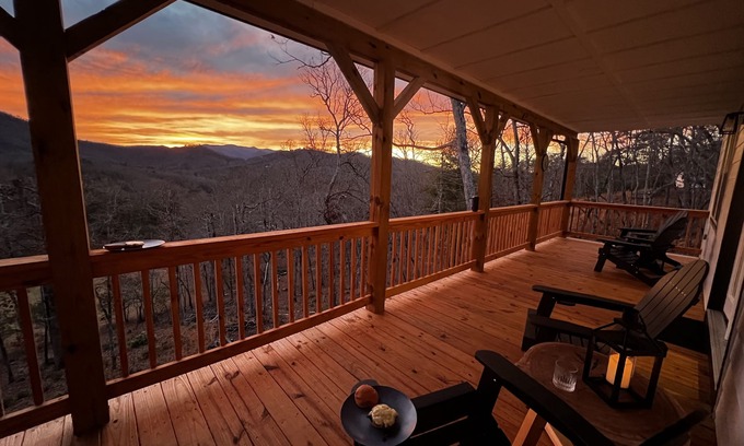 Franklin House | Graceland Mountain Retreat | Secluded Mountaintop Home on 10 Acres