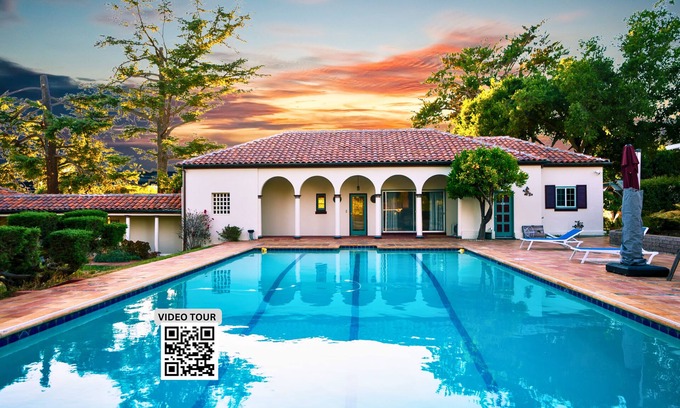 East Foothills House | Gracious Garden Suite Heated Pool + Jacuzzi