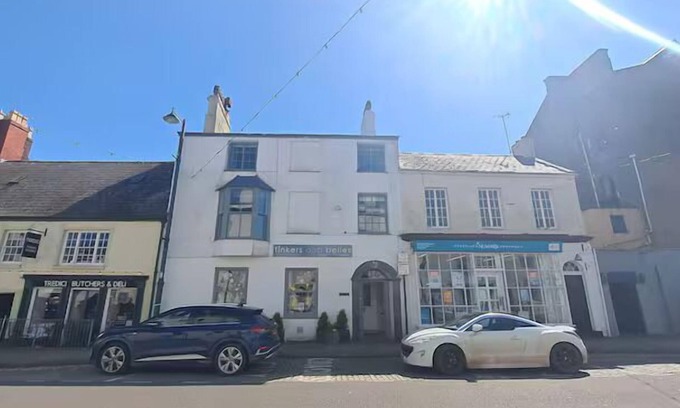 Bangor House | Grade 2 Listed Spacious Town House in Beaumaris |Pass the keys
