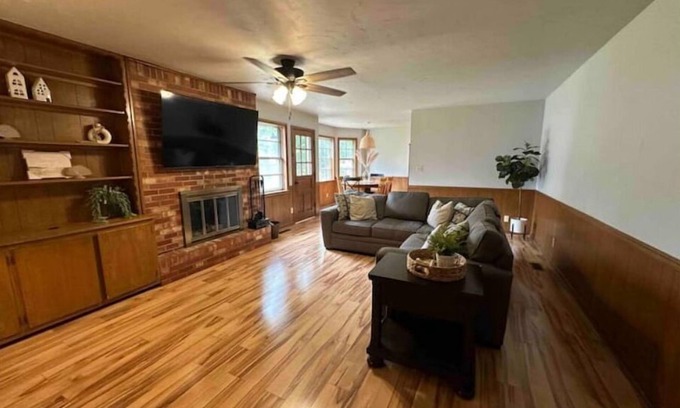 Stillwater House | Graham Cowboy Corner- 4 blocks from OSU