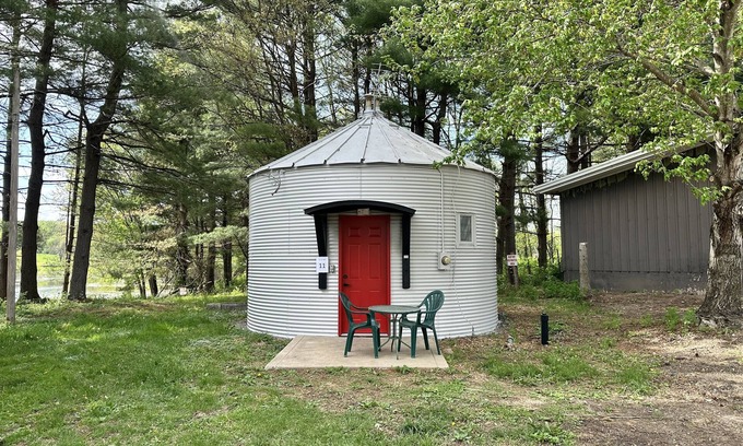 Orange Prairie Cottage | Grain Bin Cottage 11