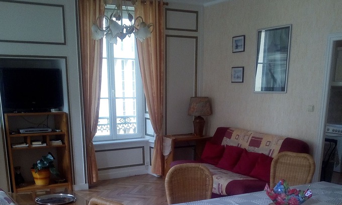 Granville Apartment | Grand Appartement au Cœur du Centre Ville, Plages et Ports à Proximité Immédiate
