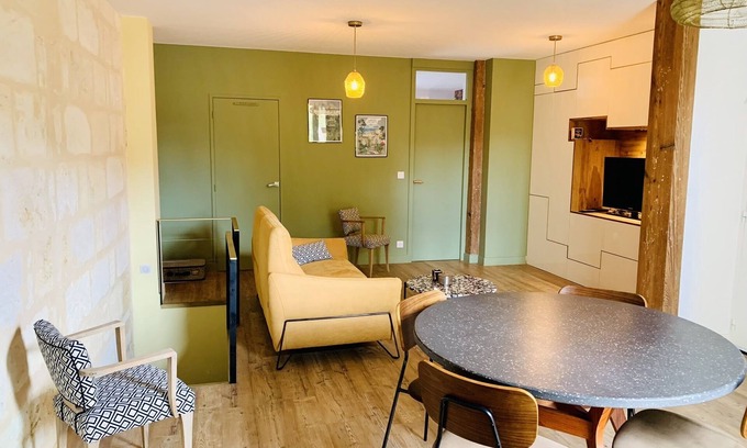 Bastide Apartment | Grand Appartement Entièrement Rénové de 55m Carrés Avec Terrasse