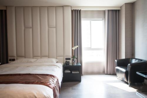 East District Hotel | Grand Crystal Hotel