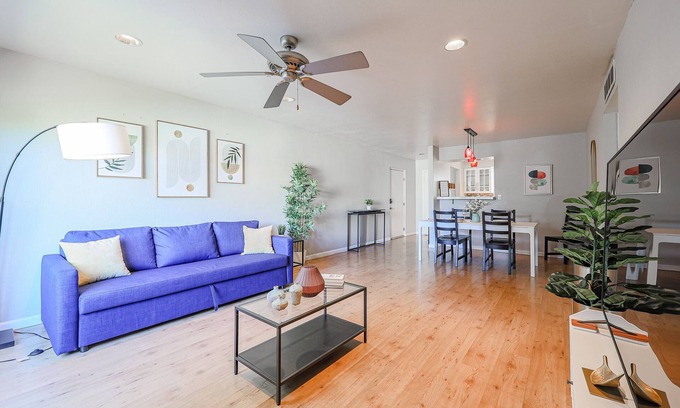 South Scottsdale Apartment | GRAND FULL 2 BR Condo W/Heated Pool Across Mall & Bars