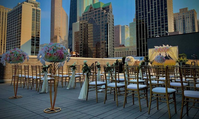 Gold Coast House | Grand King Room at Viceroy Chicago, Pet-Friendly Near Oak Street Beach!