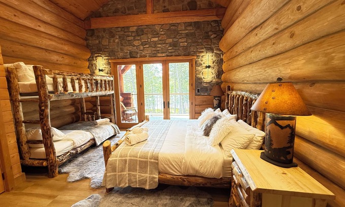Blakeslee Cabin | Grand opening, Lakefront. Log Cabin, steam room, sauna, karaoke, pool table bar
