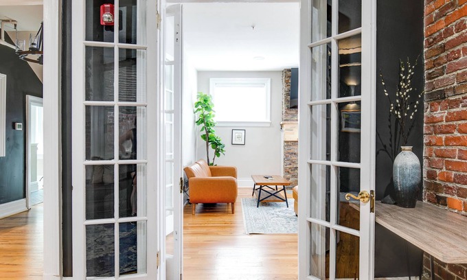 Museum District House | Grand Retreat with VMFA Views + Large Groups