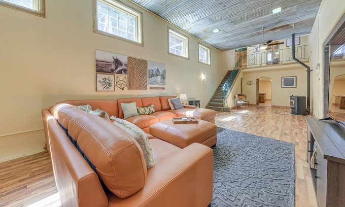 Ruidoso House | Grand Ruidoso Home w/ Private Hot Tub & Casita!