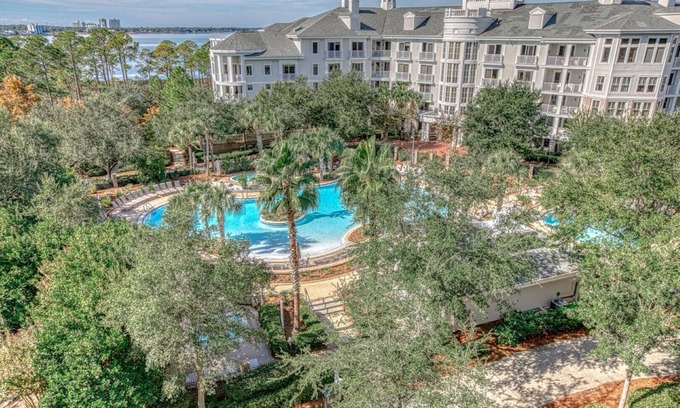 Baytowne Wharf Condo | Grand Sandestin Baytowne Wharf 1 BR 2 full BA.