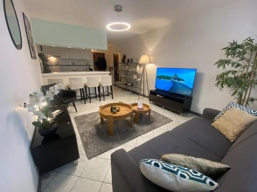 Liberation Apartment | Grand Studio très bien situé!