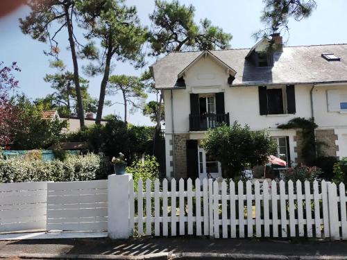 La Baule-Escoublac House | Grande Chambre équipée dans maison Bauloise proche mer kitch sde wc lit 160