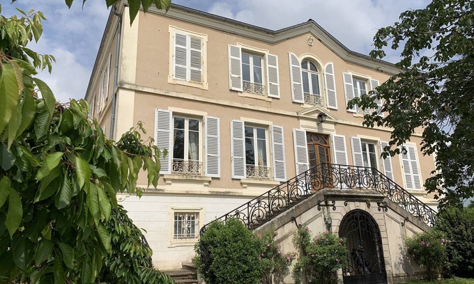 Saint-Julien House | Grande Maison Familiale Située Dans le Beaujolais au Coeur des Vignes