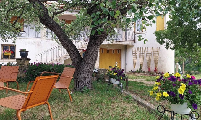 Fos-sur-Mer House | Grande Maison Familiale Accueillante Tout Juste Rénovée sur 3000m2 de Terrain