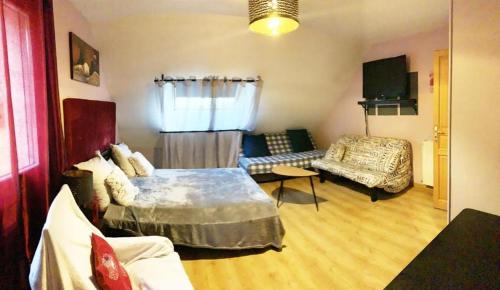 Corbeil-Essonnes House | Grande Suite salle de bain toilette privés Terrasse Parking prés Paris