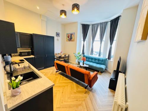Eastbourne City Centre Apartment | Grande View 8