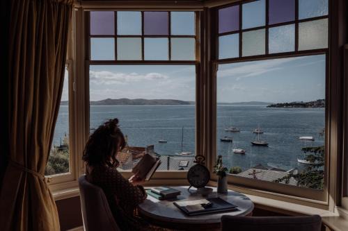 Battery Point Hotel | Grande Vue Hotel