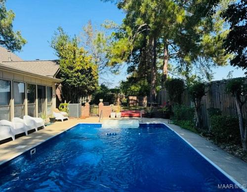 Gunter Afs House | Grandmama's House with Pool