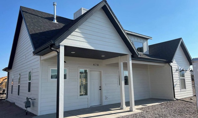 Panguitch Other | Grandpa's Farmhouse @ Stoney Farms -NO CHOREs