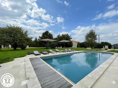 Les Pineaux House | Grange rénovée avec spa et piscine proche du Marais Poitevin - FR-1-426-592