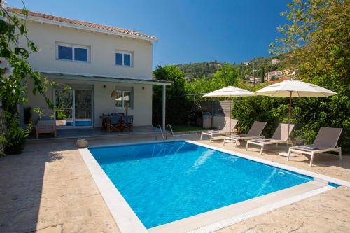 Apolpaina Villa | Grappolo Lefkada Villas - Athiri, 5 min from wonderful Ai Giannis beach & Lefkada town