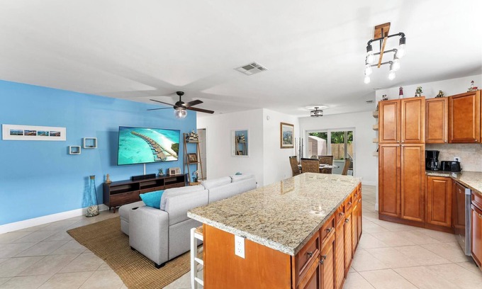 Jupiter House | Grateful Gatherings & Ocean Breezes Await This Thanksgiving